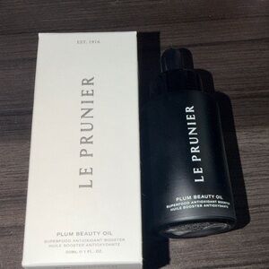 NIB Le Prunier Plum Beauty Oil - Black